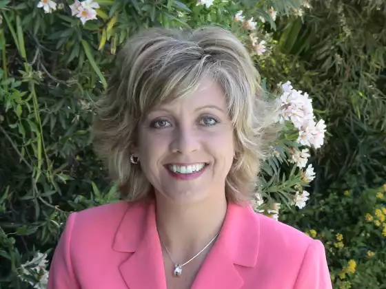 Stephanie Frank - Career Development, Entrepreneurship, Leadership, Relationships, Personal Development & Coaching, Work-Life Balance, Time Management, Interpersonal Communication 