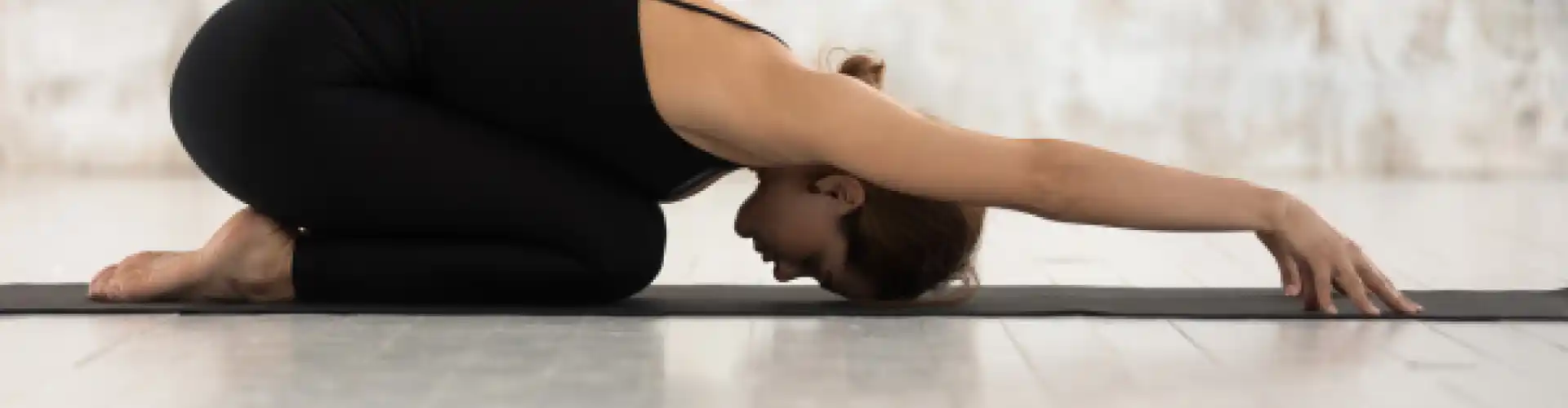 Restorative Yoga-Routine: 20 Minuten - Online Class by The American Yoga Academy